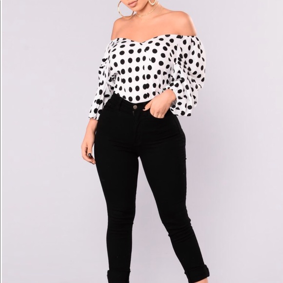 Black/white polka dot blouse 🖤 - Picture 2 of 5